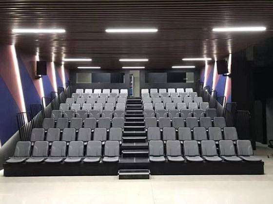 前置式高靠背软包翻板椅伸缩看台(电动/手动) 前置式高靠背软包翻板椅伸缩看台(电动/手动)