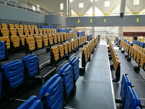 后置式高靠背翻板椅伸缩看台-带扶手 后置式高靠背翻板椅伸缩看台-带扶手