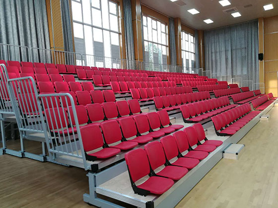 前置式高靠背翻版椅伸缩看台(电动/手动) 前置式高靠背翻版椅伸缩看台(电动/手动)