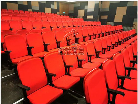 电动伸缩看台-一层双排后置包棉 电动伸缩看台-一层双排后置包棉