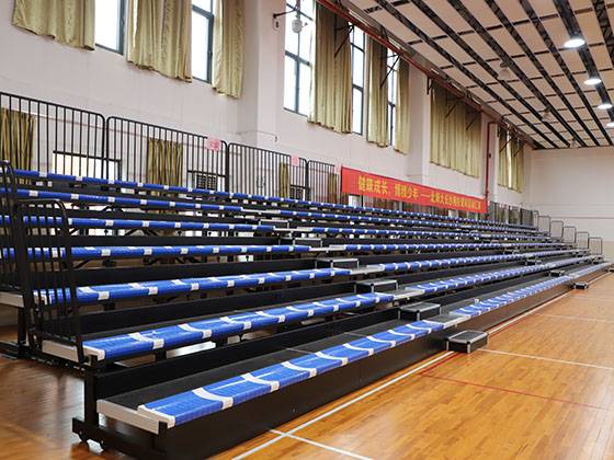 前置式低靠背注塑座椅伸缩看台(电动/手动) 前置式低靠背注塑座椅伸缩看台(电动/手动)