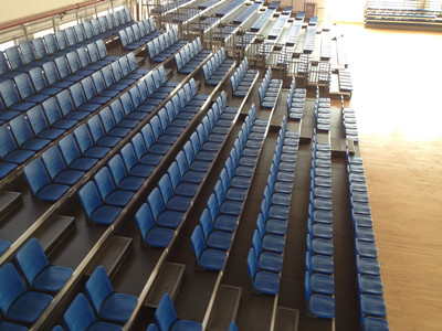 厦门蔡塘学校体育馆伸缩看台