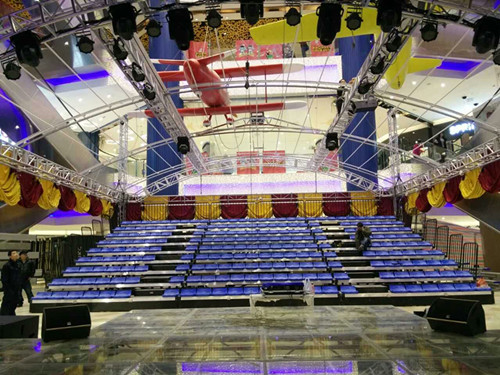 湘潭天虹百货可移动式伸缩看台