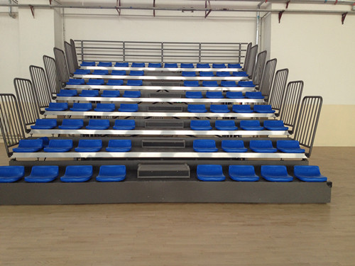 绿蛙看台远赴西北古老城市喀什,打造民语高中伸缩看台