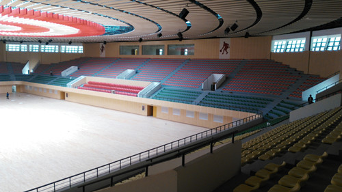田阳县体育中心体育馆体育场看台系统安装完毕