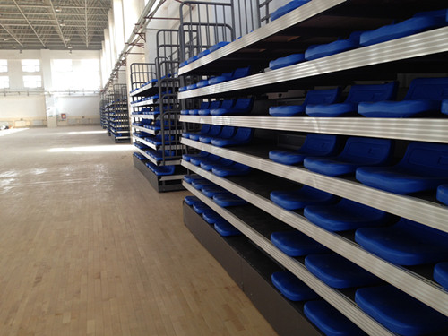 绿蛙看台远赴西北古老城市喀什,打造民语高中伸缩看台