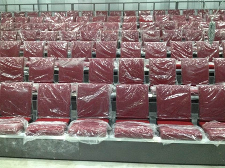 湖北武穴市电视演播中心电动伸缩软包椅看台