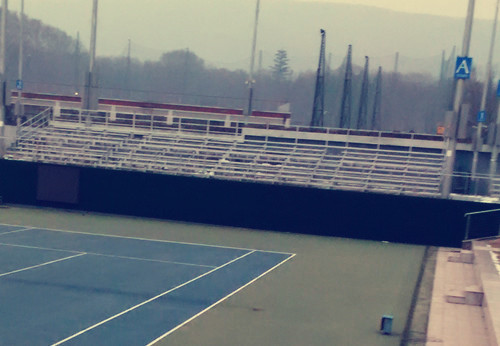 紧随国外先进理念,中国网球学院采用绿蛙室外铝制看台