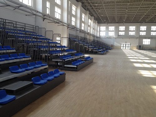 绿蛙看台远赴西北古老城市喀什,打造民语高中伸缩看台