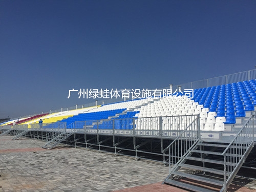 辉腾锡勒草原国际马术演艺小镇,绿蛙看台书写宏伟篇章