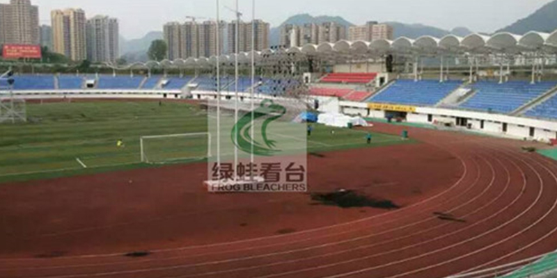 大器晚成，贵定县体育场披上绿蛙看台美丽衣装