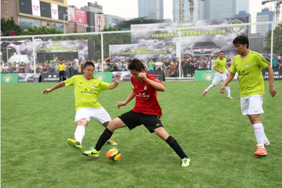 绿蛙看台助威广汽本田凌派杯五人足球争霸