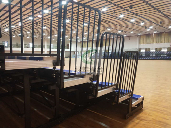 前置式低靠背注塑座椅伸缩看台