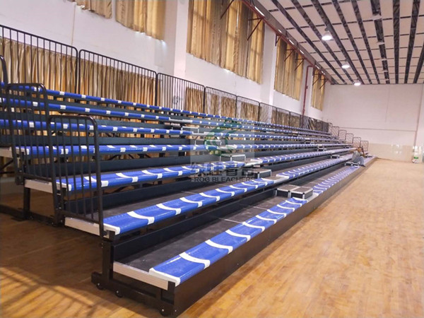 前置式低靠背注塑座椅伸缩看台