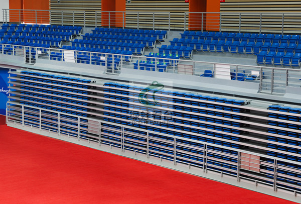 绿蛙后置式带扶手高靠背翻板椅伸缩看台