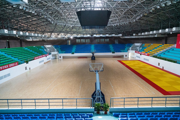 绿蛙中空吹塑侧装座椅