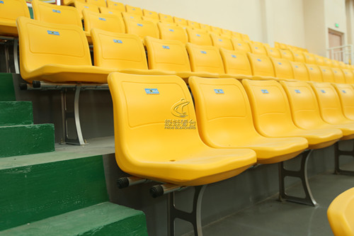 江西崇仁一中体育馆看台座椅