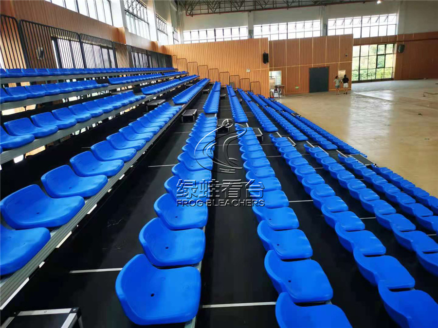 韶山学校高新校区体育馆看台座椅