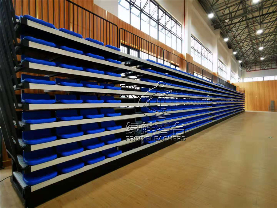 韶山学校高新校区体育馆看台座椅