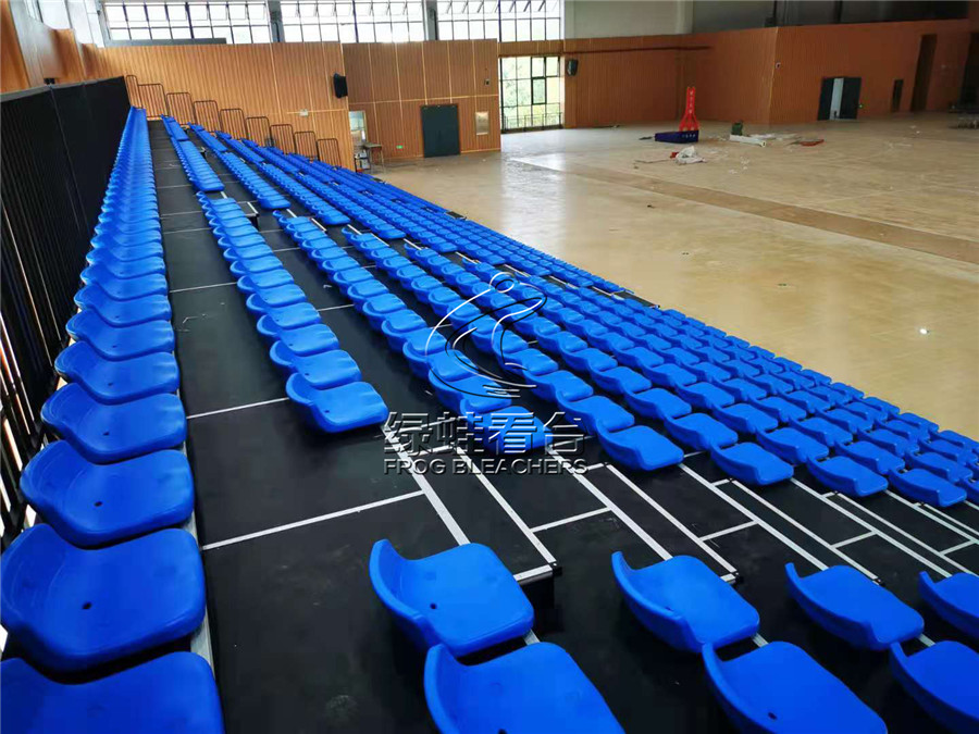 韶山学校高新校区体育馆看台座椅