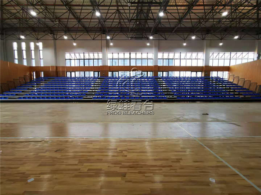 韶山学校高新校区体育馆看台座椅