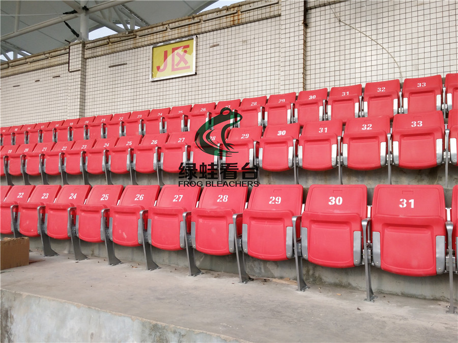 翻板吹塑看台座椅案例