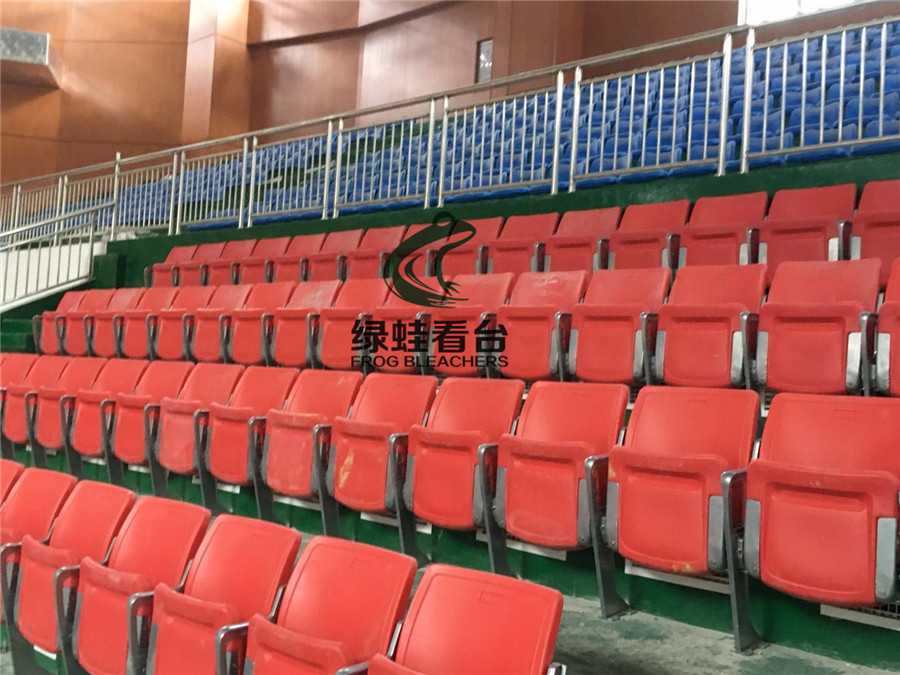 翻板吹塑看台座椅案例
