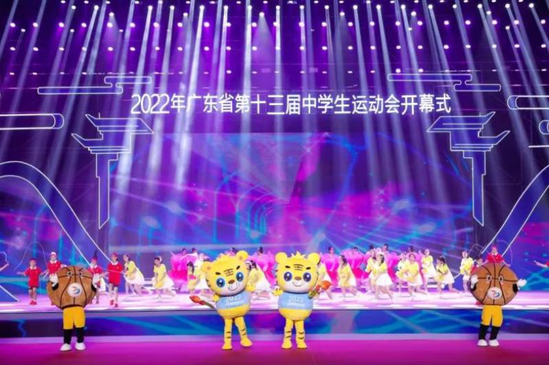 广东省第十三届中学生运动会在韶关隆重开幕,绿蛙看台承接其看台安装调试