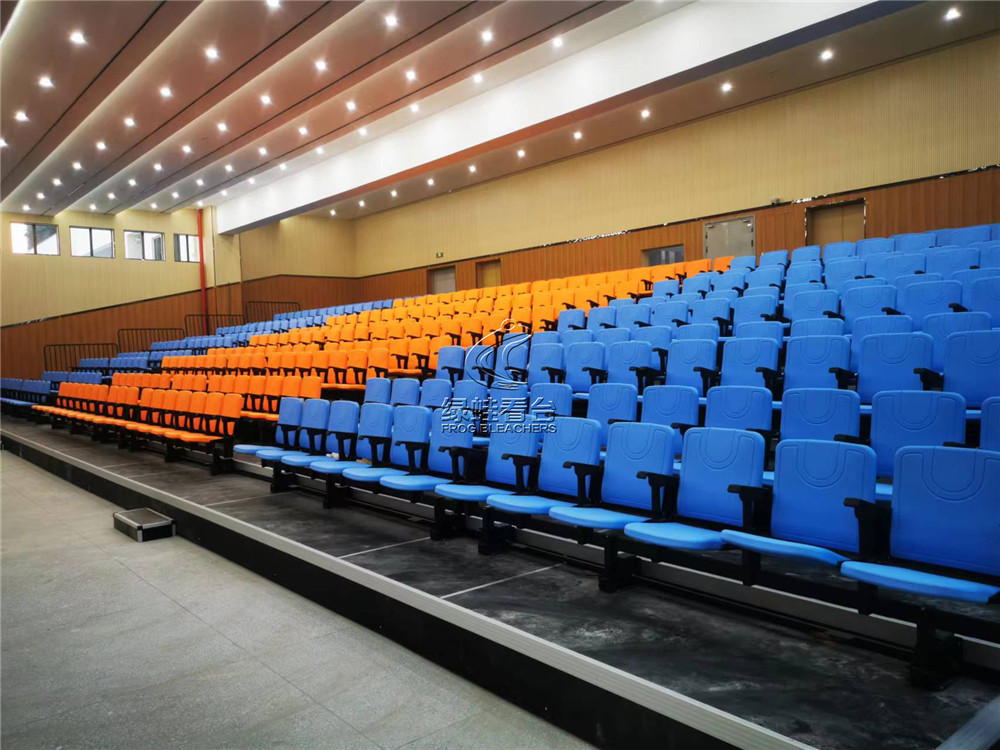 九华砂子塘潭州小学多功能厅看台座椅项目