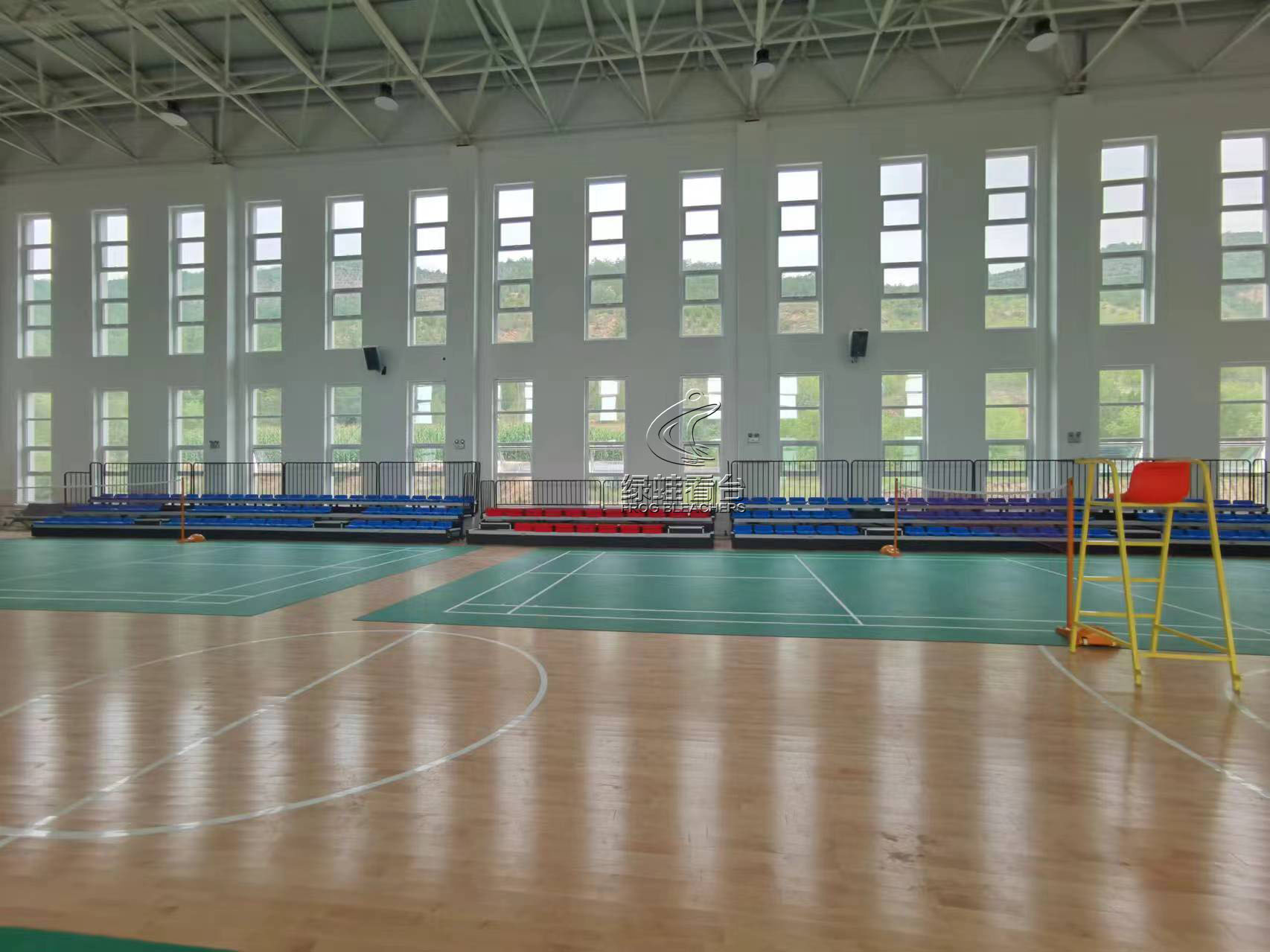 甘肃通渭县体育馆手动伸缩看台