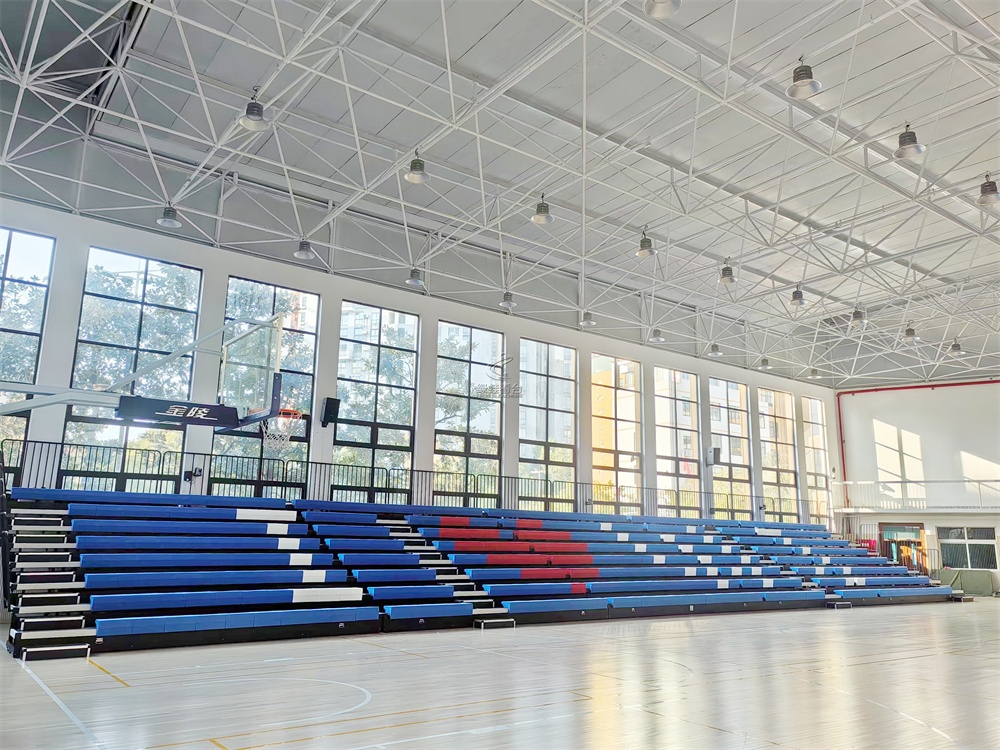 绿蛙看台完成上海文建中学体育馆伸缩看台座椅项目