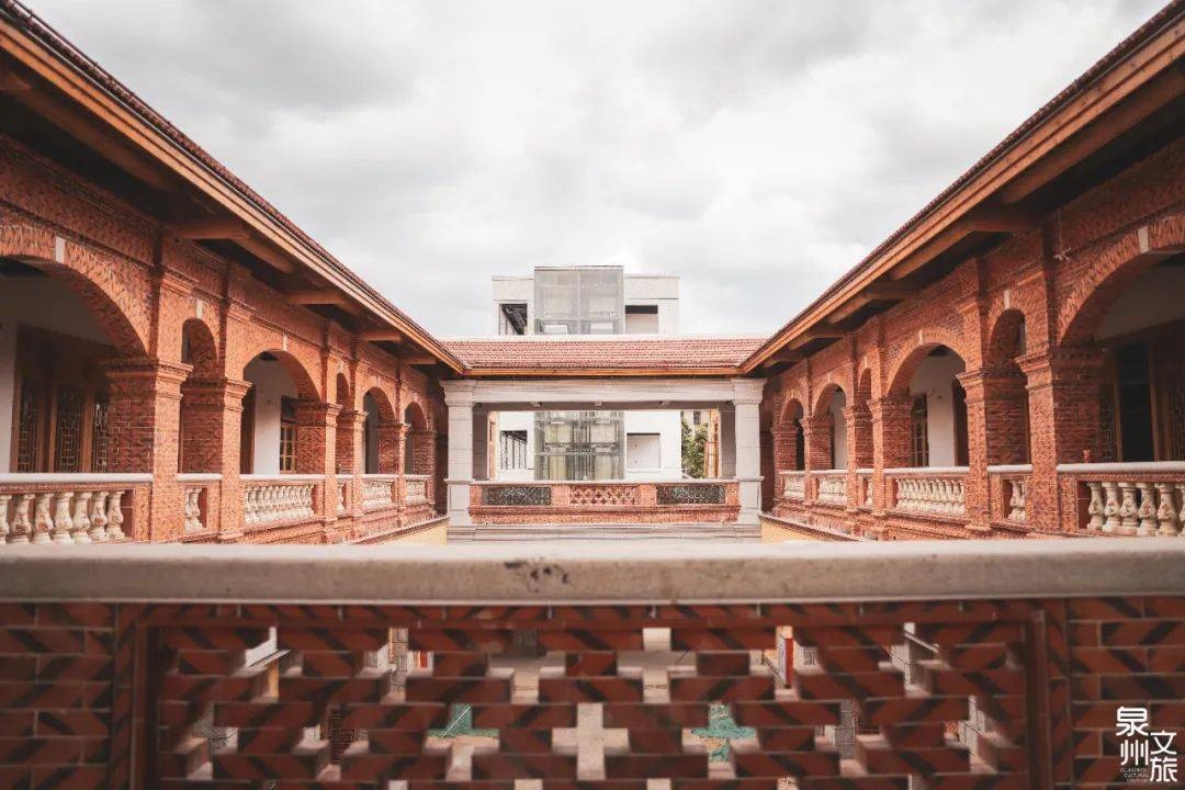 泉州工艺美术厂看台座椅