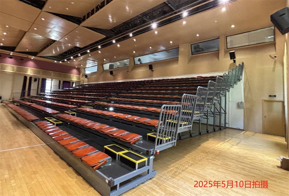 乐湾学校的看台座椅回访