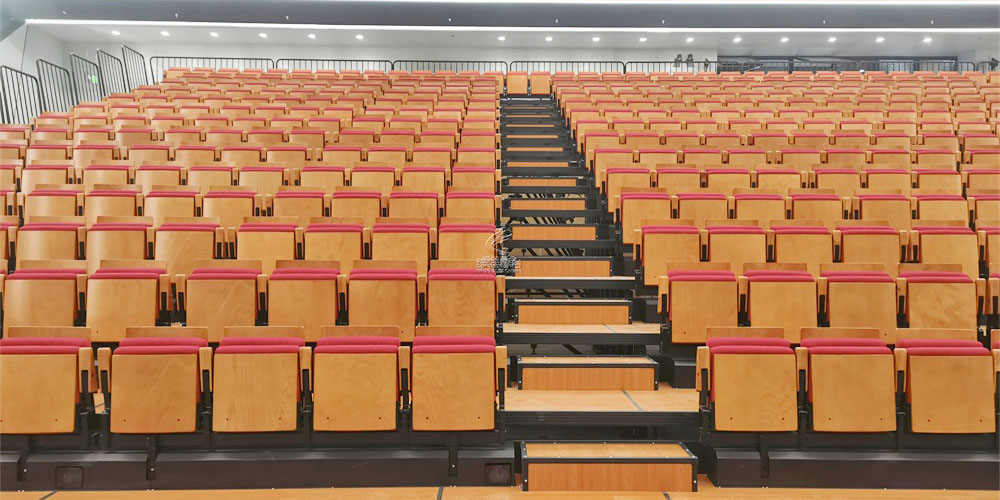 固定看台座椅 vs 伸缩看台座椅：哪种更适合你的场地需要？