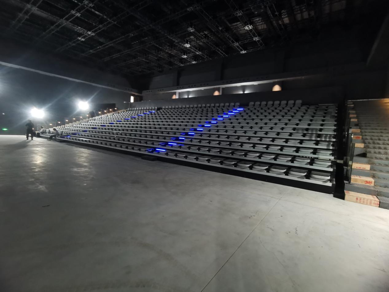 清远百嘉数字声光产业园多功能展厅看台座椅案例